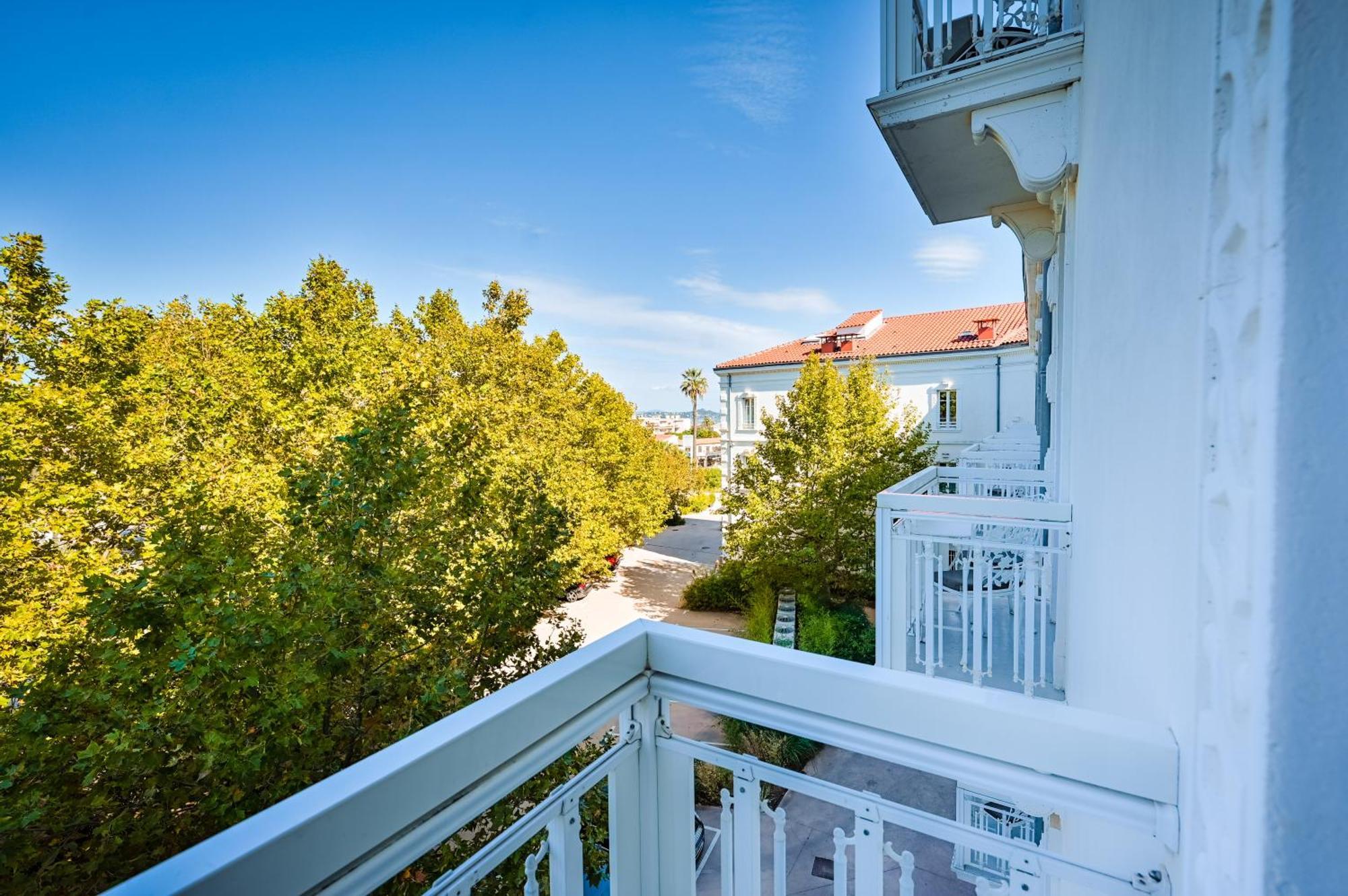 Grand Hotel Des Sablettes Plage, Curio Collection By Hilton Ла-Сейн-сюр-Мер Экстерьер фото